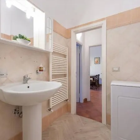 Guesthost - A Different Side Of Apartment Florence