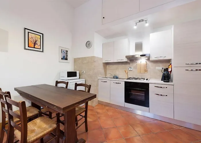 Guesthost - A Different Side Of Апартаменты Флоренция